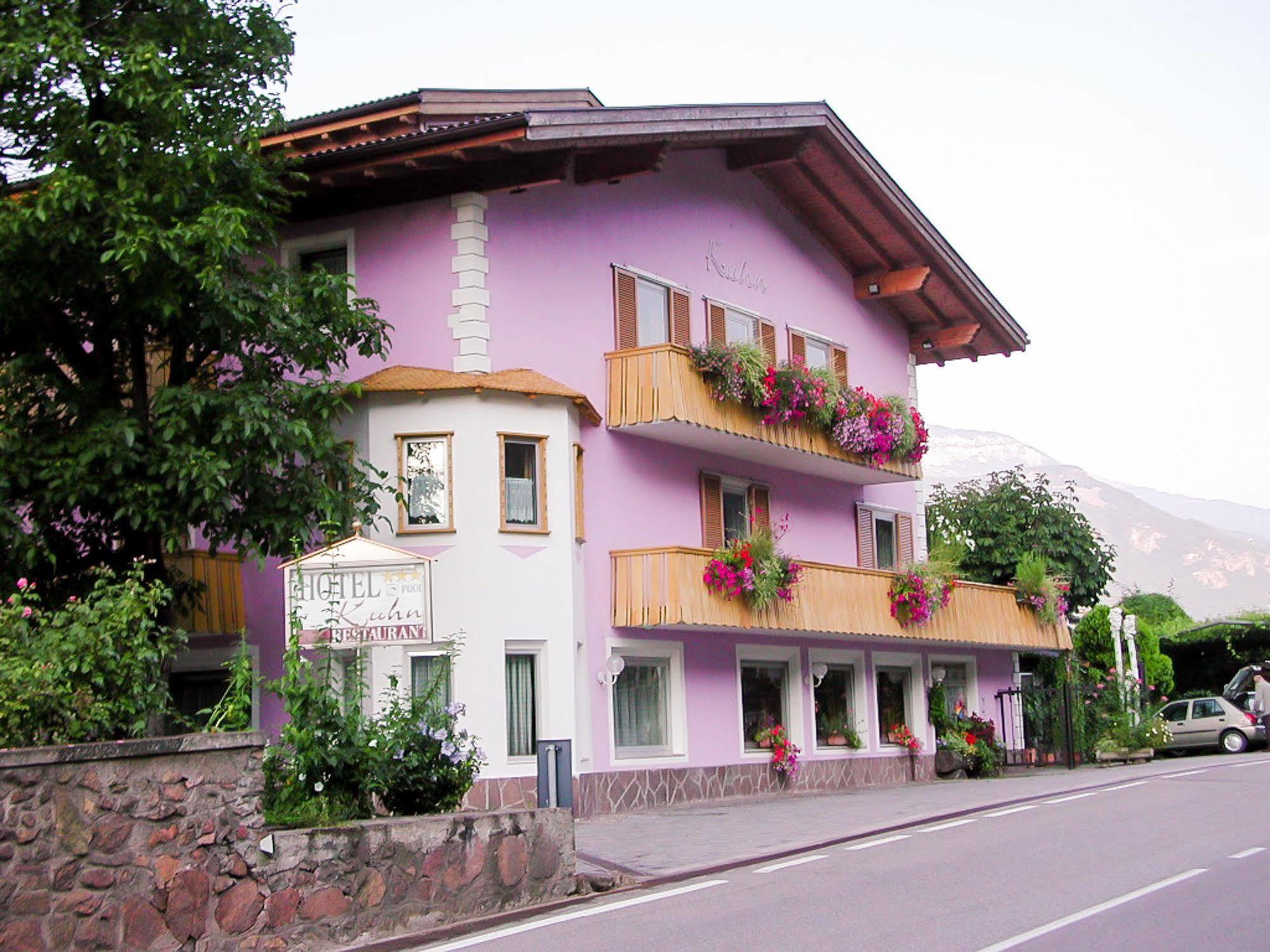 Hotel Kuhn Terlano Exterior foto